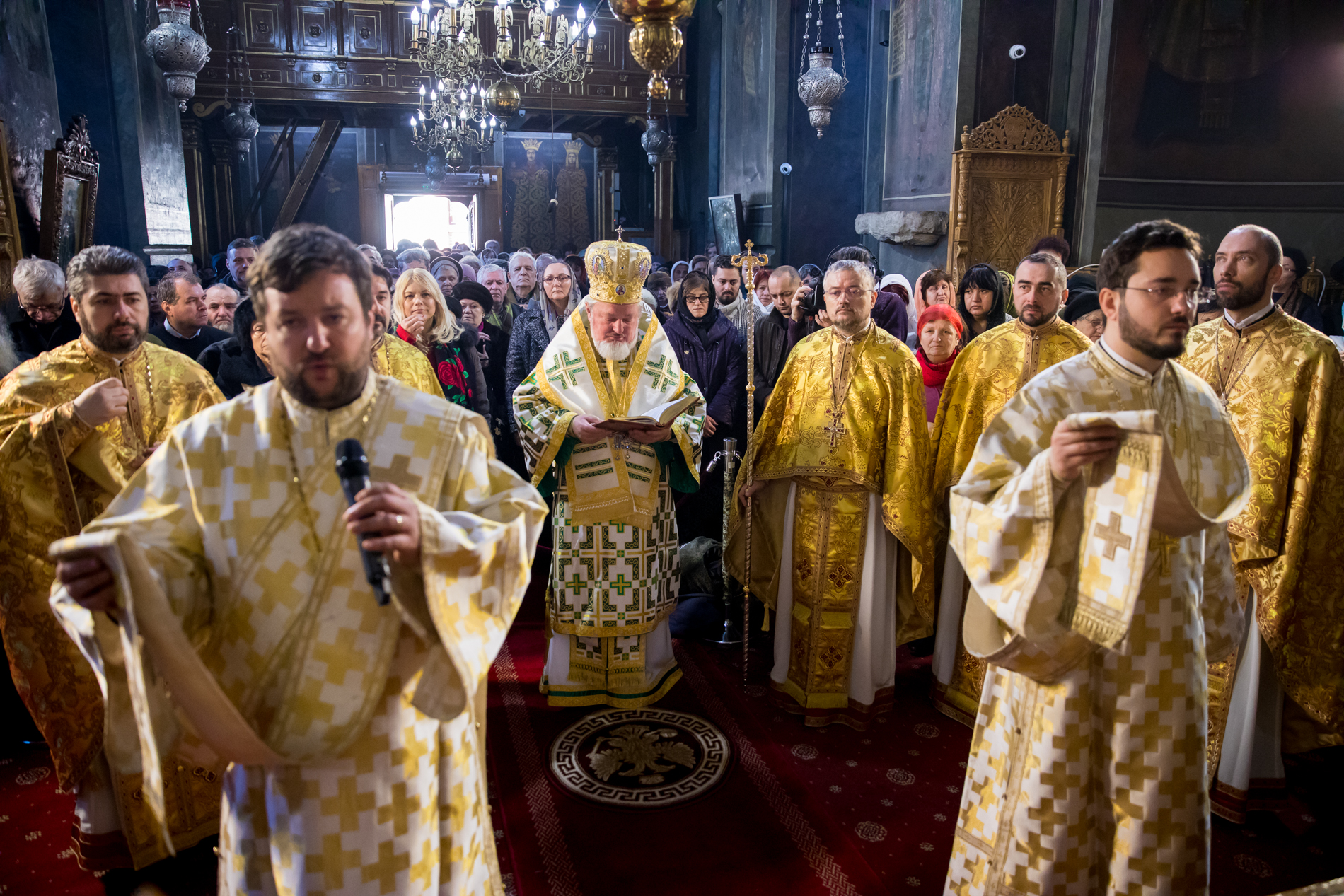 Foto: Mircea Florescu Preasfinţitul Varlaam Ploieşteanul a oficiat Sfânta Liturghie la hramul Bisericii Sfântul Anton – Curtea Veche