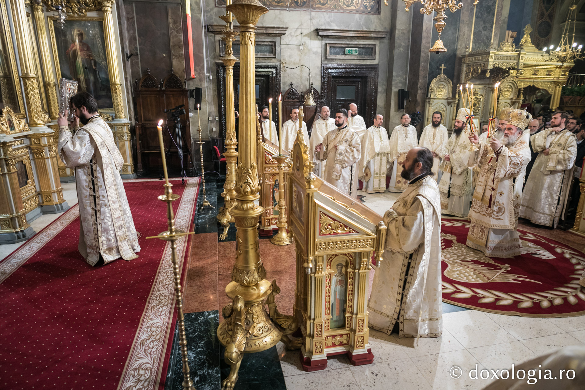 4 ierarhi prezenți la hramul Facultății de Teologie Ortodoxă „Dumitru Stăniloae” din Iași 4 ierarhi prezenți la hramul Facultății de Teologie Ortodoxă „Dumitru Stăniloae” din Iași