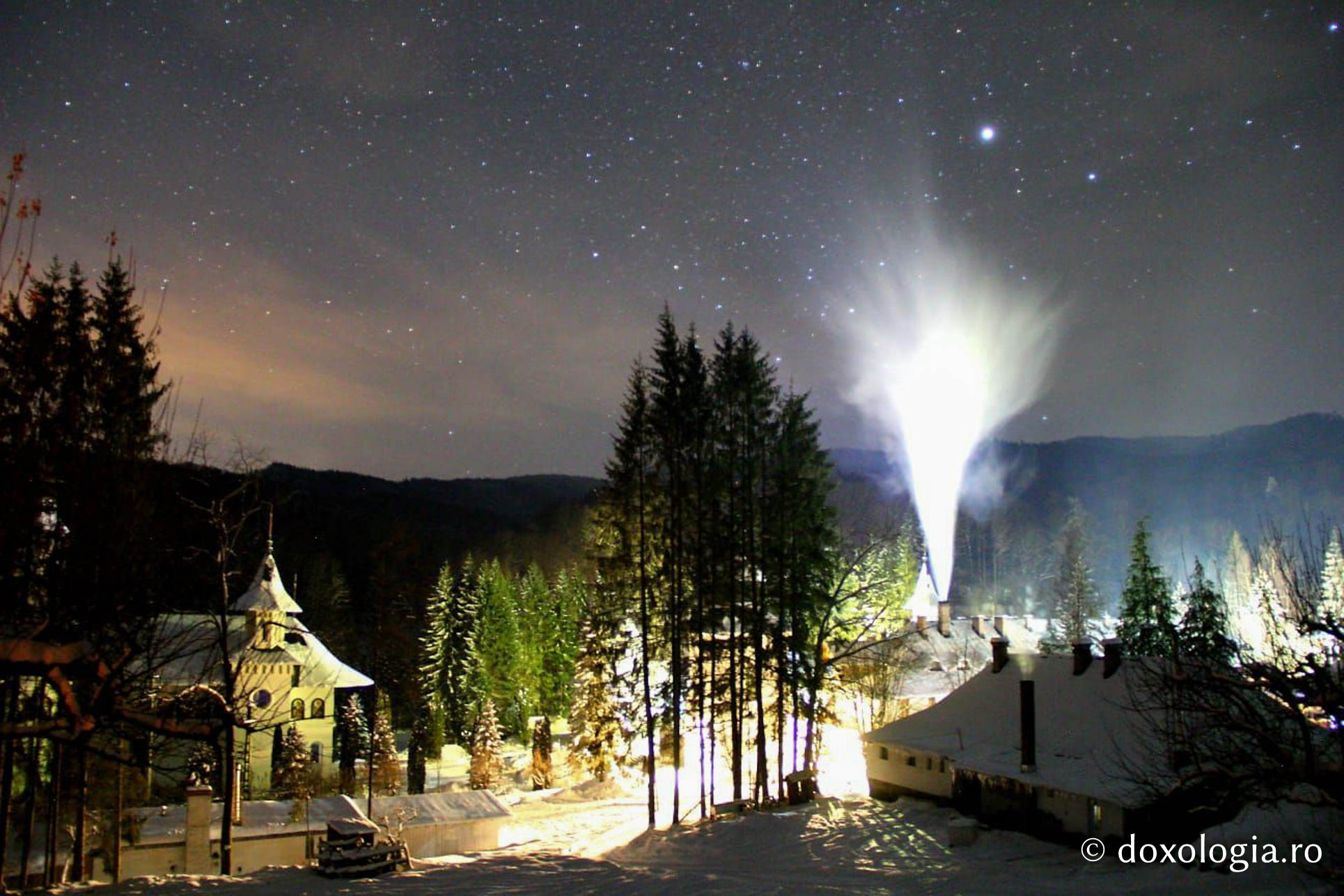 (Foto) Iarnă de poveste la Mănăstirea Sihăstria