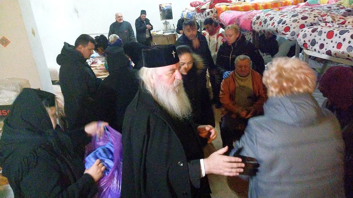 Foto: pressalert.ro Mitropolitul Banatului şi-a serbat onomastica alături de oamenii străzii