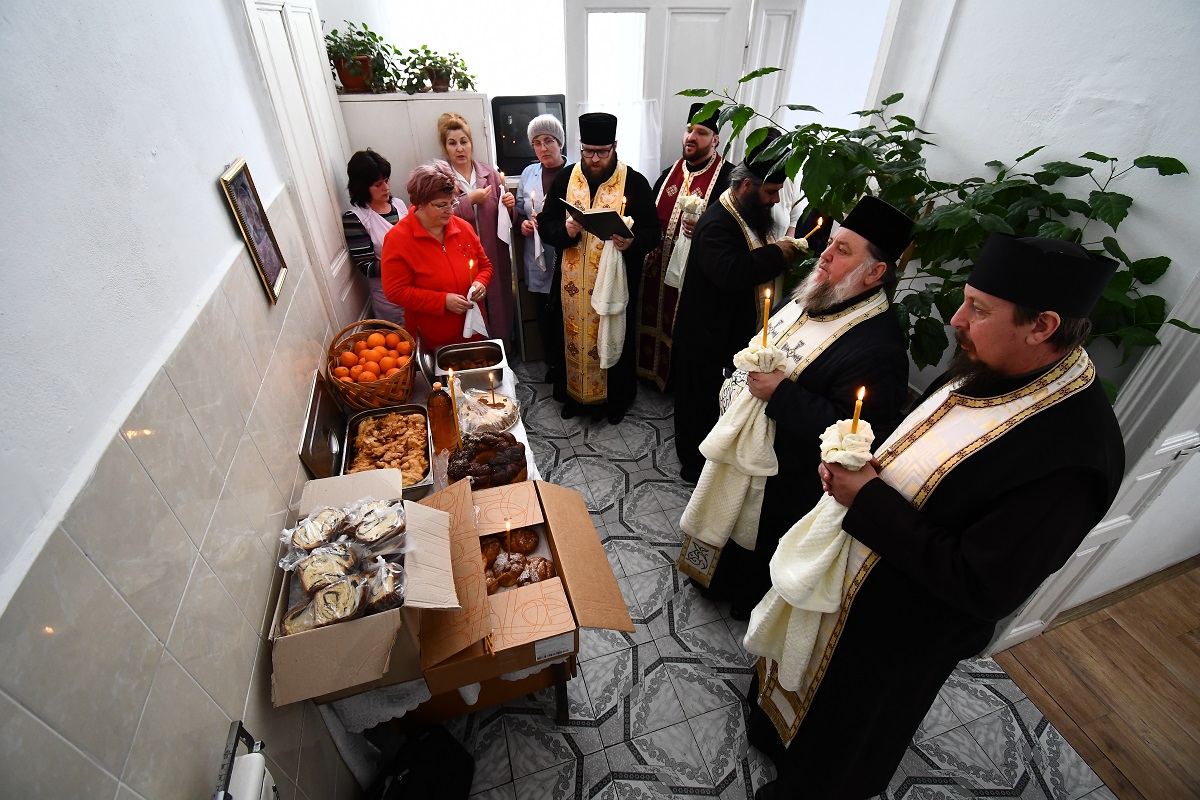 Hrană pentru bătrânii din Unitatea Medico-Socială Podu Iloaiei