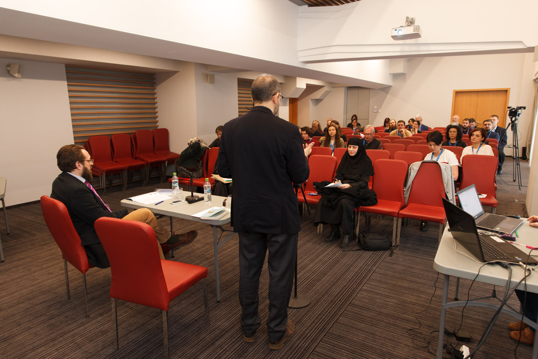 Sesiune de comunicări în cadrul Conferinței Internaţionale IOTA