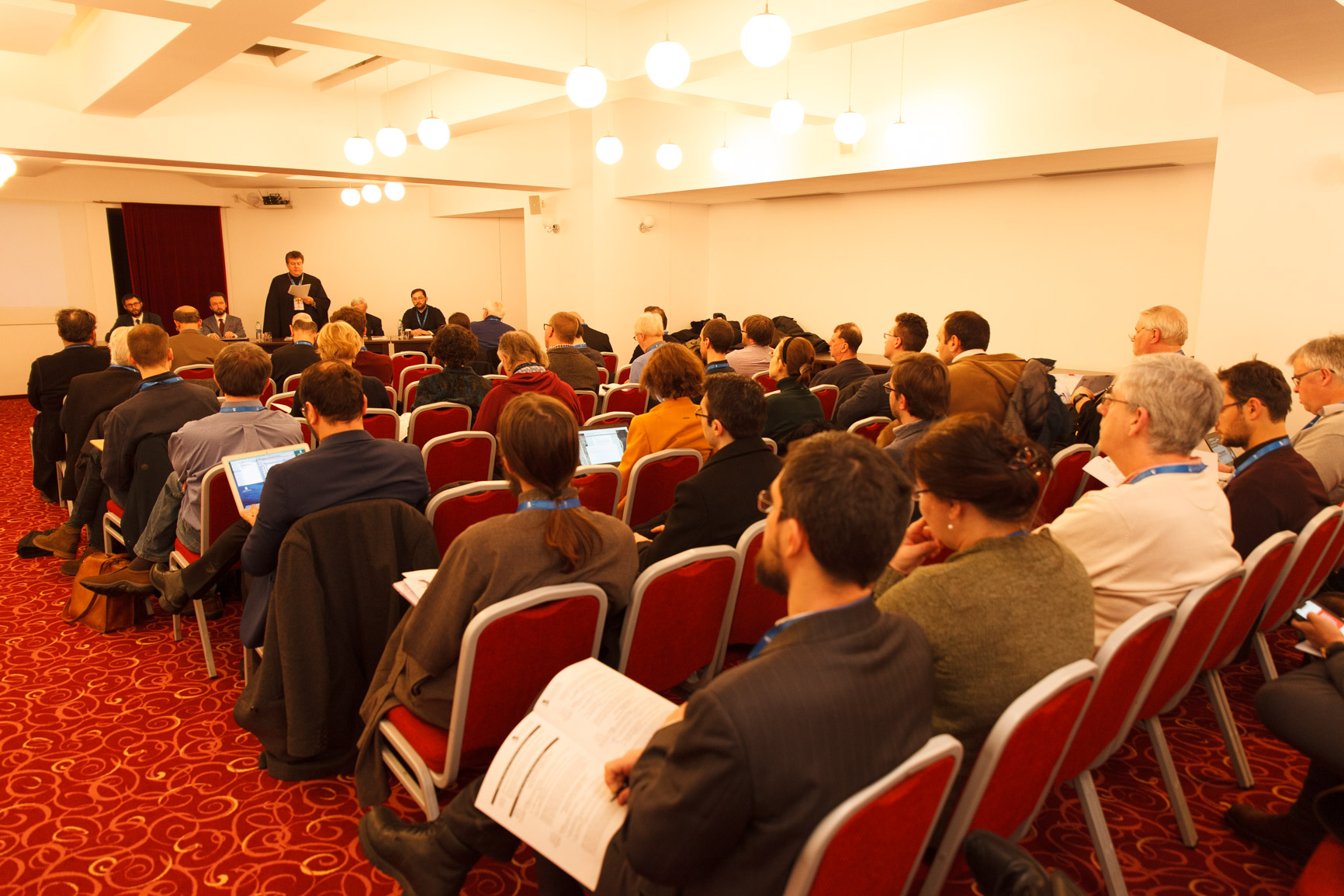 Sesiune de comunicări în cadrul Conferinței Internaţionale IOTA