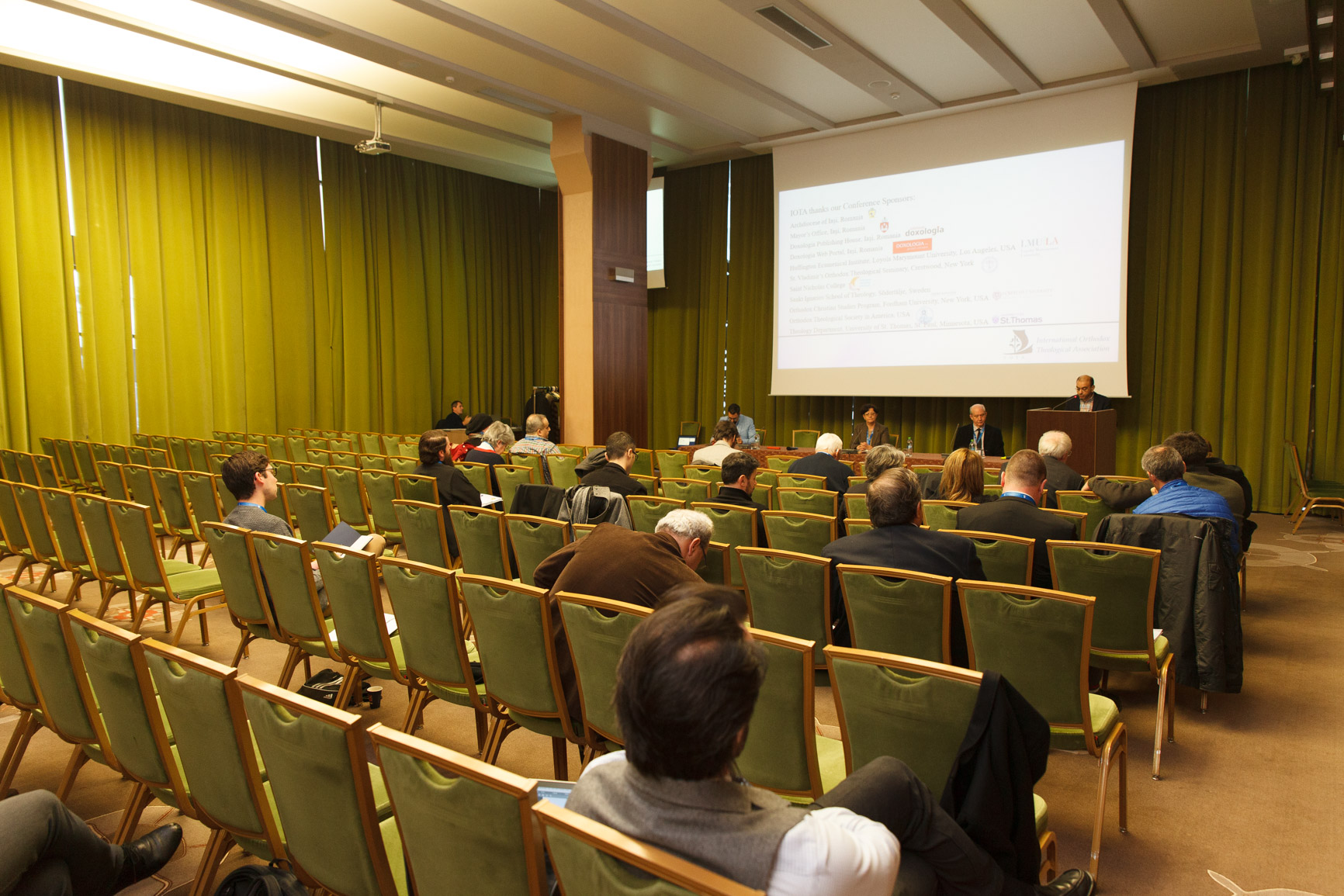 Sesiune de comunicări în cadrul Conferinței Internaţionale IOTA