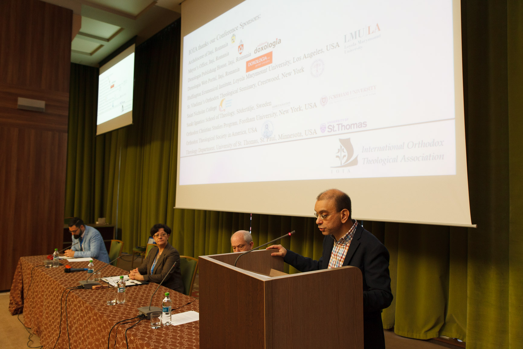 Sesiune de comunicări în cadrul Conferinței Internaţionale IOTA