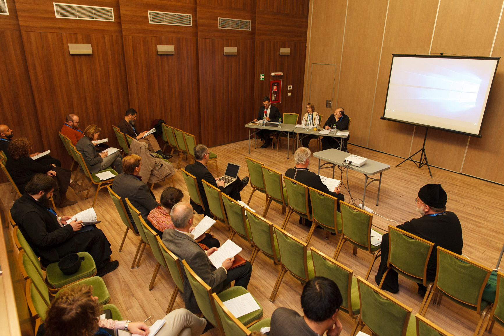 Sesiune de comunicări în cadrul Conferinței Internaţionale IOTA