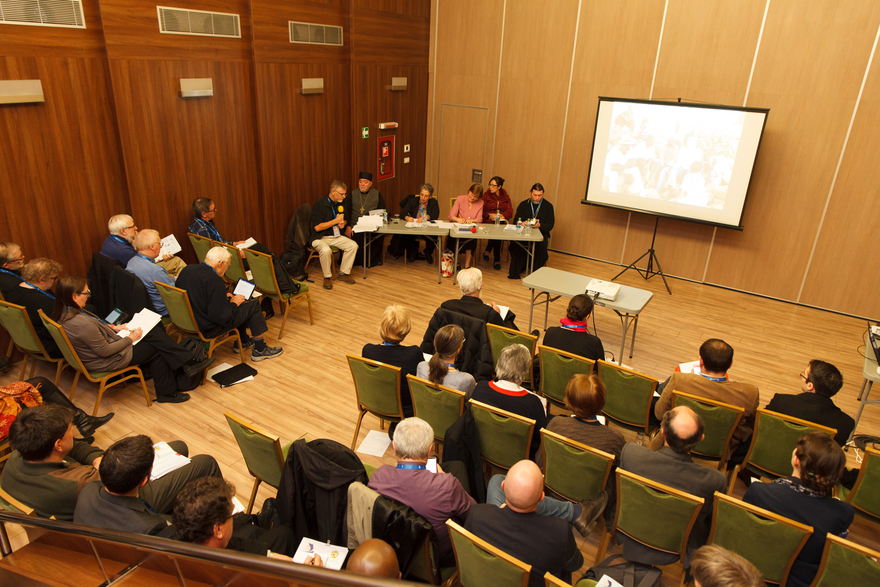 Sesiune de comunicări în cadrul Conferinței Internaţionale IOTA