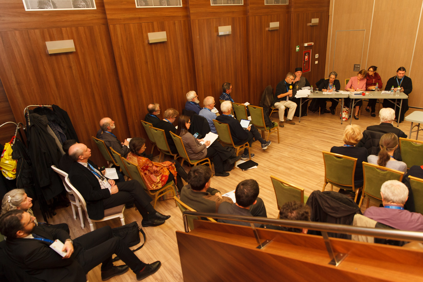 Sesiune de comunicări în cadrul Conferinței Internaţionale IOTA