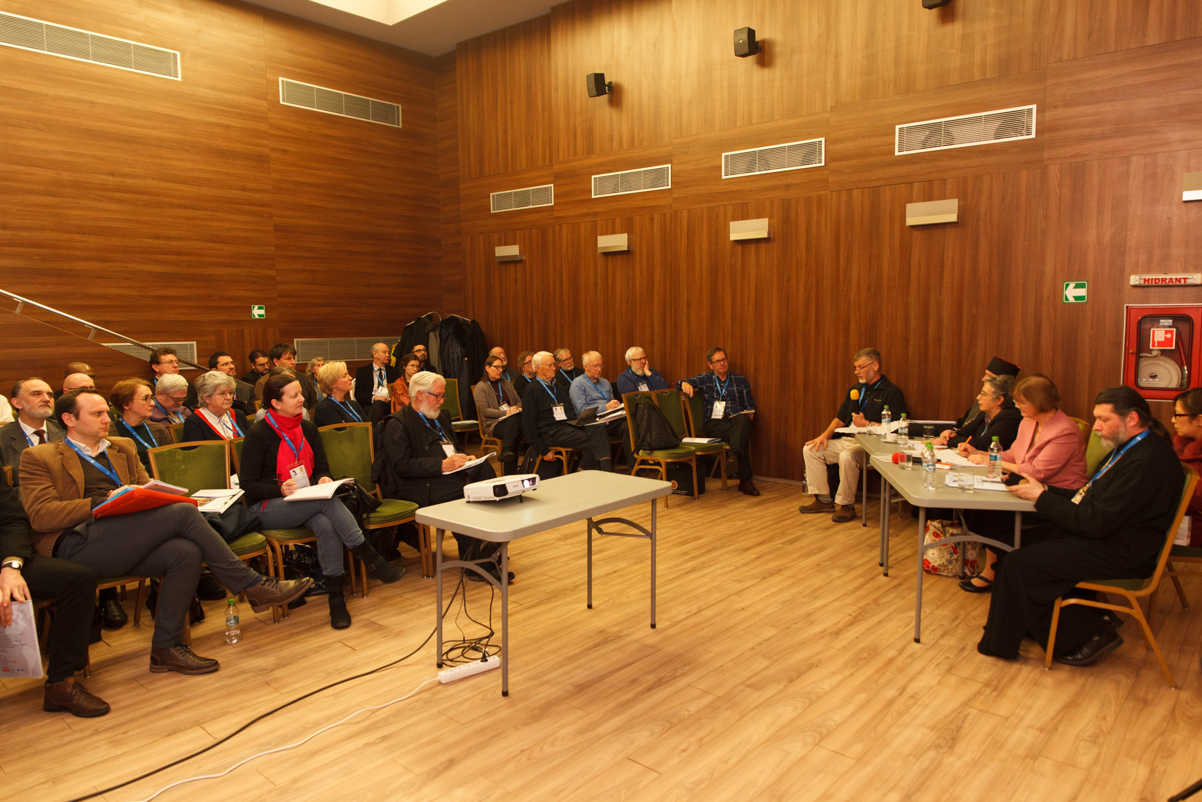 Sesiune de comunicări în cadrul Conferinței Internaţionale IOTA