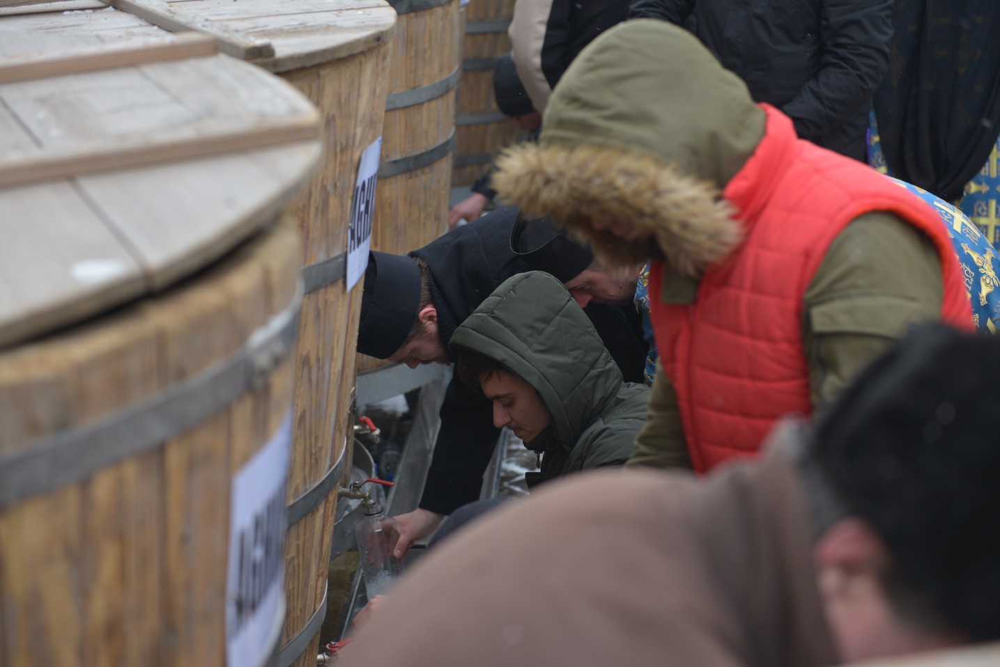 Foto: Alex Atudori Slujire cu 2 arhierei la Iași: „Sărbătoarea Bobotezei ne arată că Dumnezeu binecuvântează întreaga creaţie”