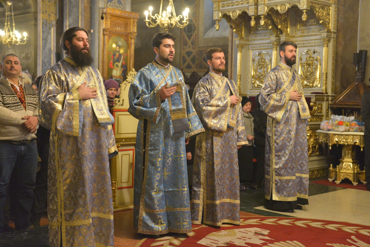 Foto: Alex Atudori Slujire cu 2 arhierei la Iași: „Sărbătoarea Bobotezei ne arată că Dumnezeu binecuvântează întreaga creaţie”