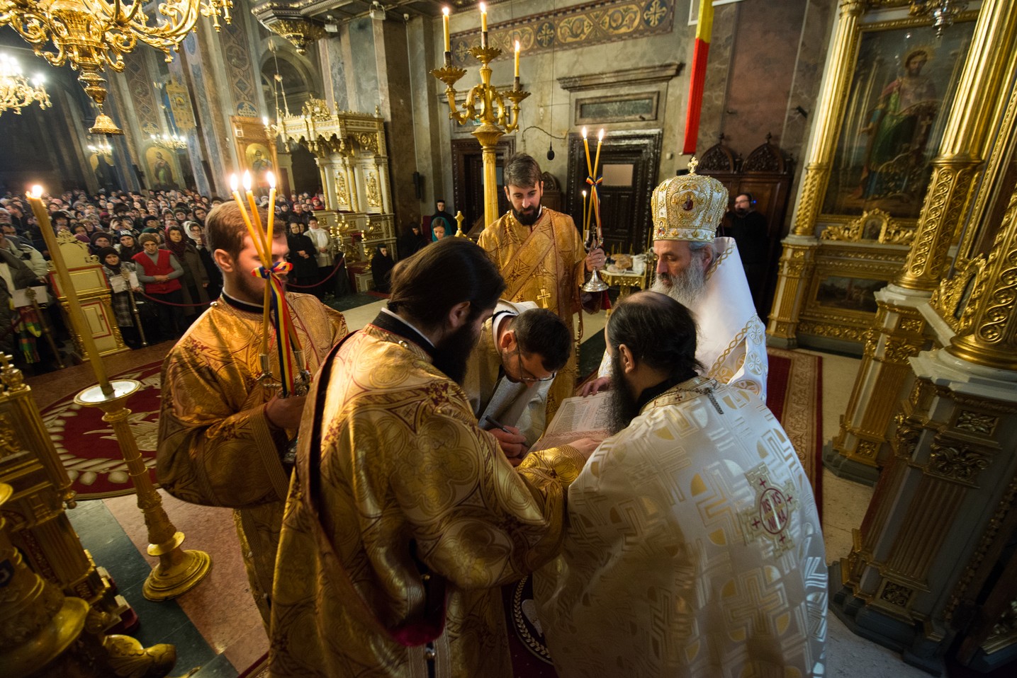 Liturghie arhierească în cinstea Mitropolitului Iosif „cel sfânt şi milostiv”