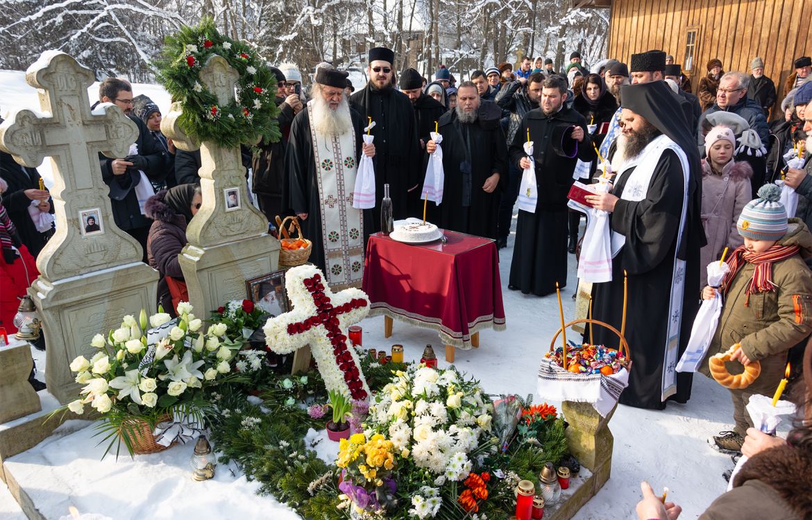 Părintele Proclu pomenit la mormântul său de la Sihăstria Putnei