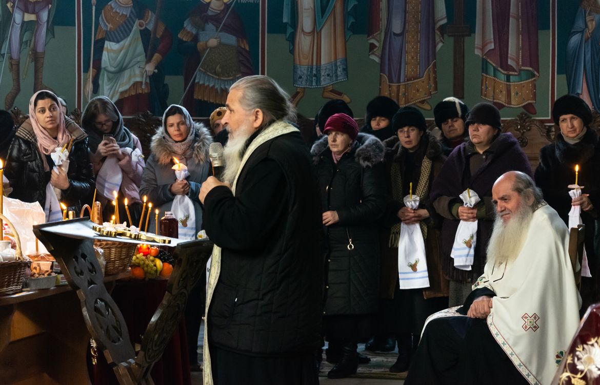 Părintele Proclu pomenit la mormântul său de la Sihăstria Putnei