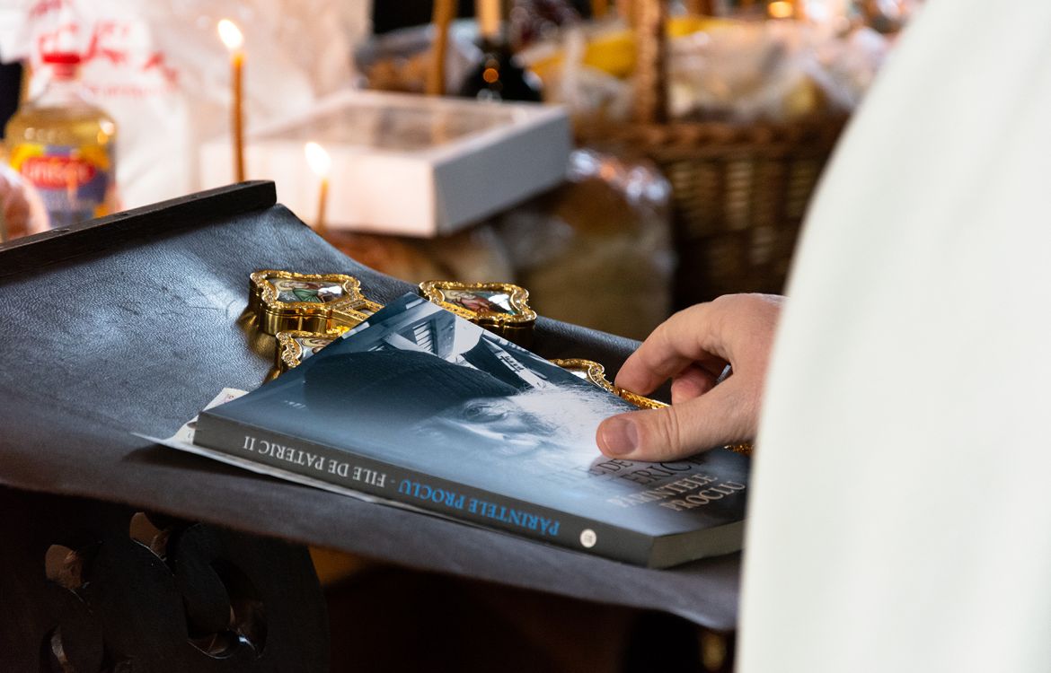 Părintele Proclu pomenit la mormântul său de la Sihăstria Putnei