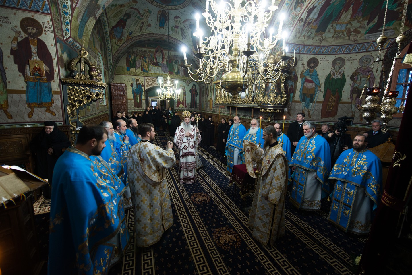 „Crucea Patriarhală” pentru stareța Mănăstirii Vorona: „Maica Teofana a trebuit să se facă tuturor toate”