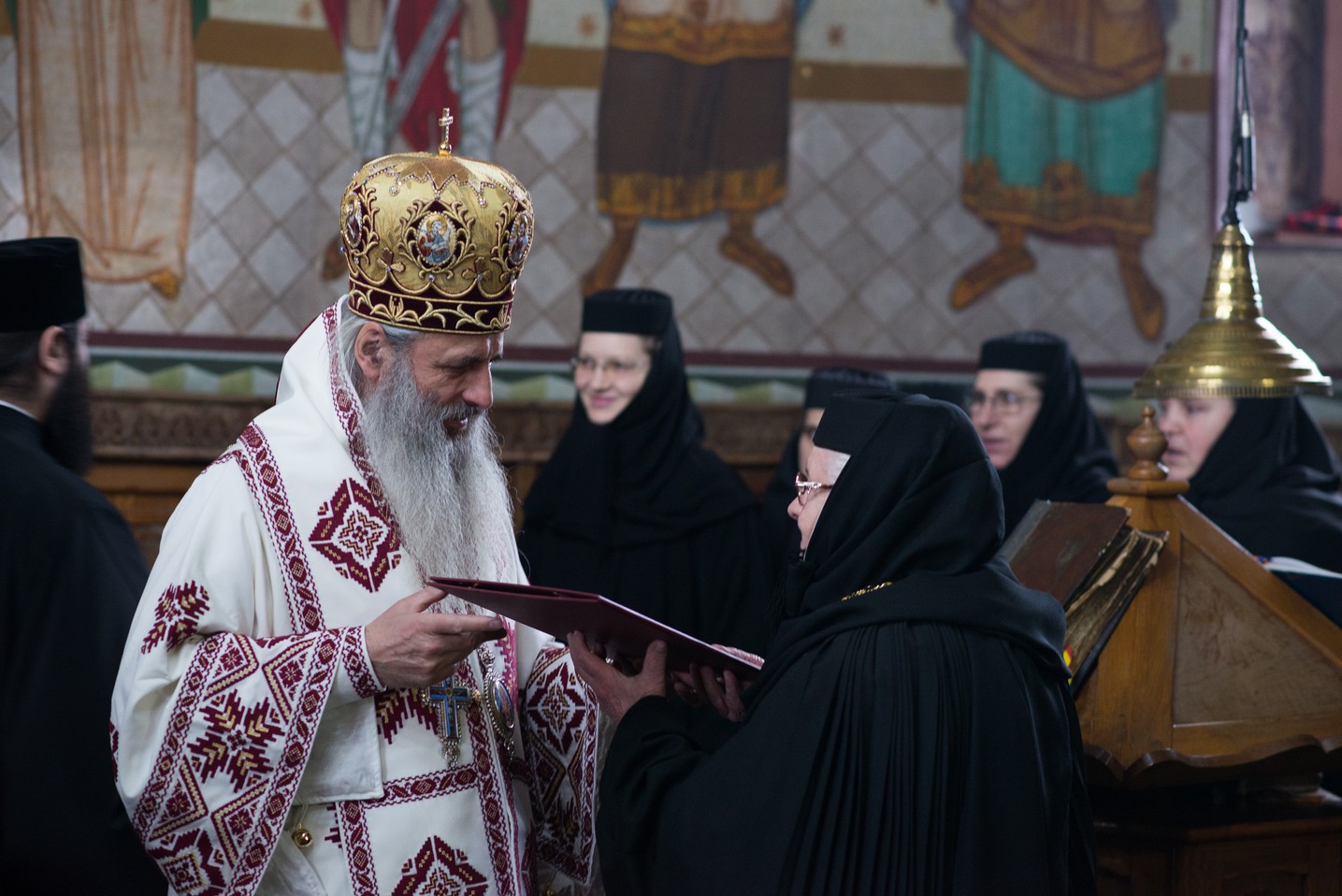 „Crucea Patriarhală” pentru stareța Mănăstirii Vorona: „Maica Teofana a trebuit să se facă tuturor toate”