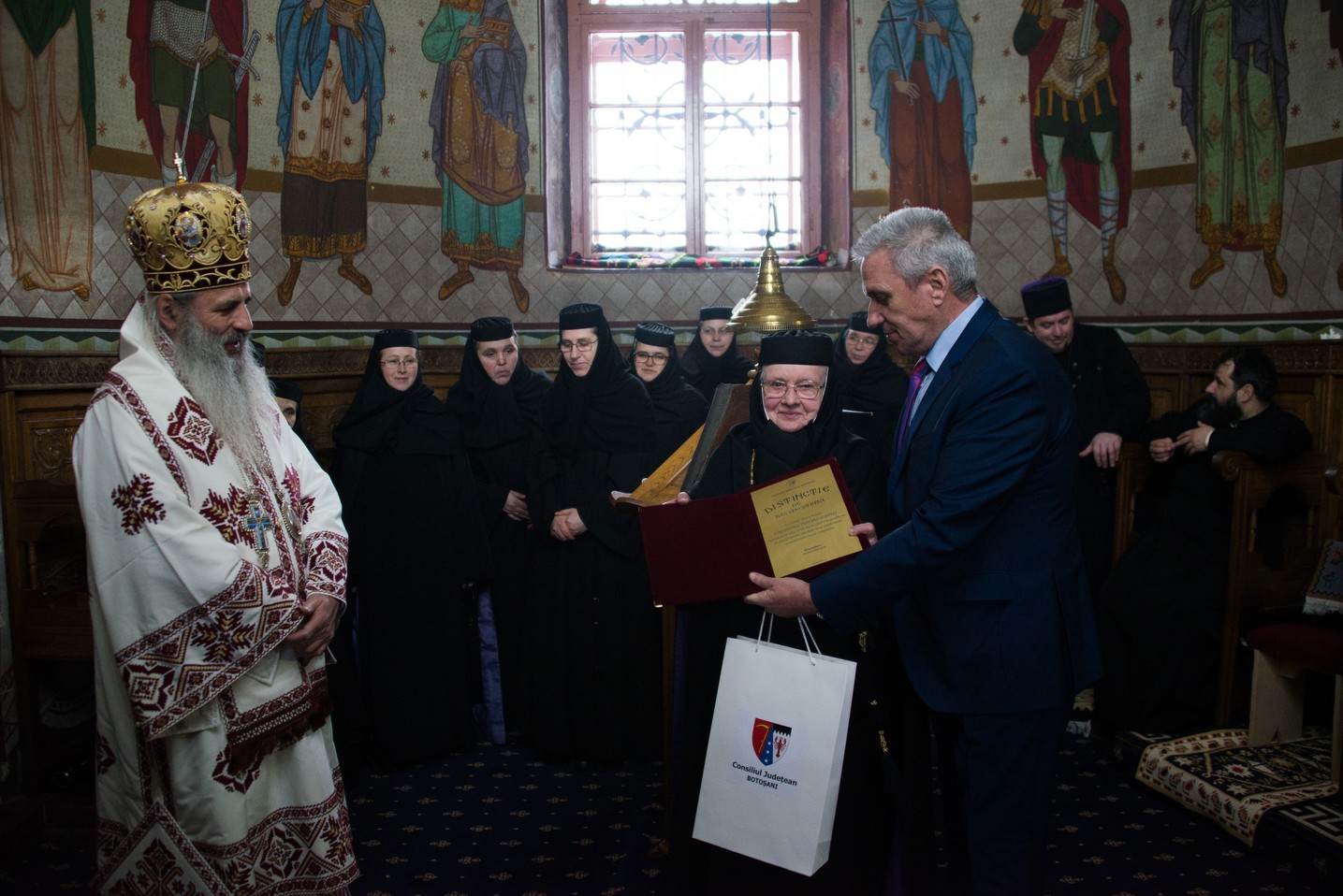 „Crucea Patriarhală” pentru stareța Mănăstirii Vorona: „Maica Teofana a trebuit să se facă tuturor toate”