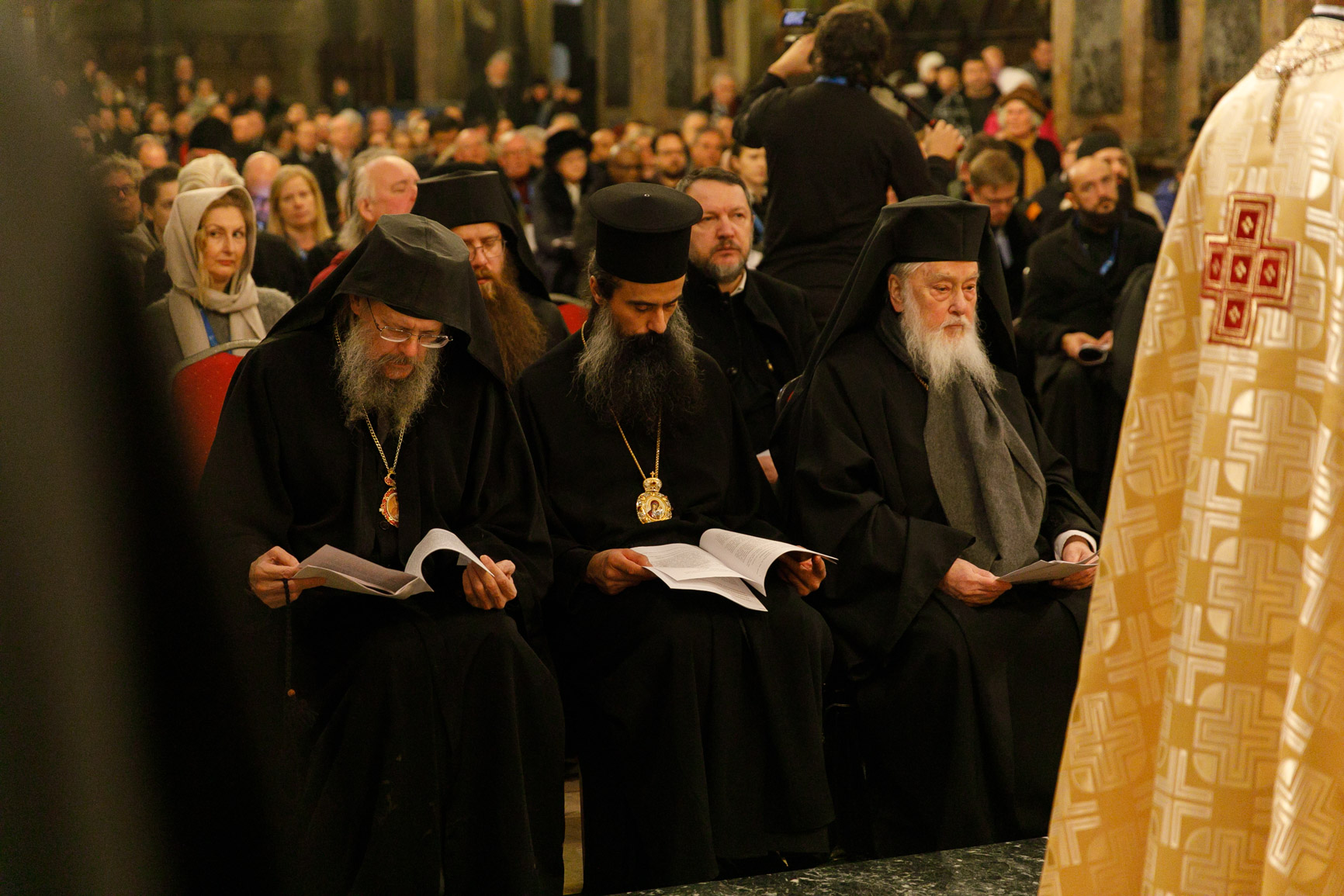 „Cercetători ori oameni de profesie, dorim fiecare să contribuim cu o iotă la viaţa Bisericii” „Cercetători ori oameni de profesie, dorim fiecare să contribuim cu o iotă la viaţa Bisericii”