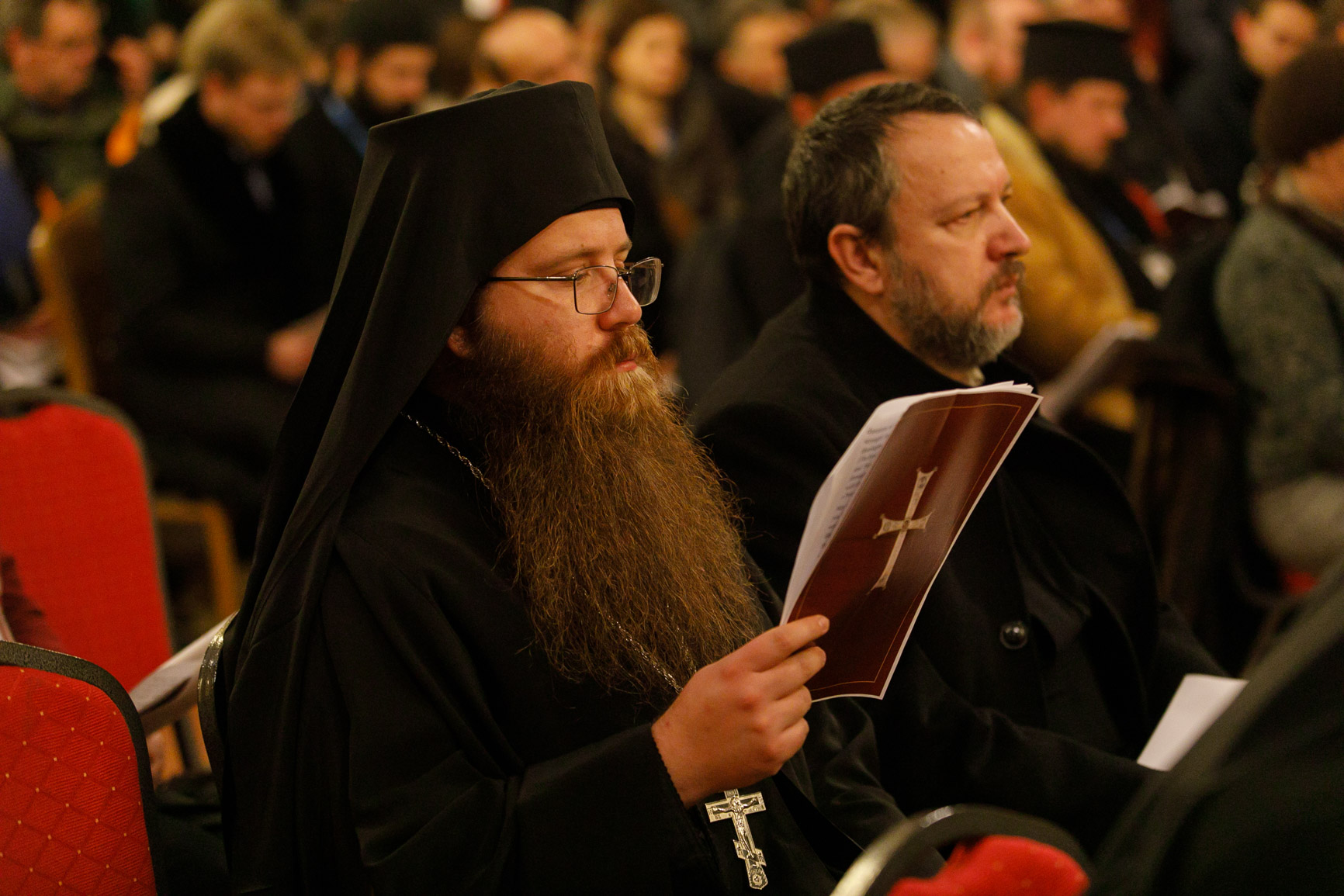 „Cercetători ori oameni de profesie, dorim fiecare să contribuim cu o iotă la viaţa Bisericii” „Cercetători ori oameni de profesie, dorim fiecare să contribuim cu o iotă la viaţa Bisericii”