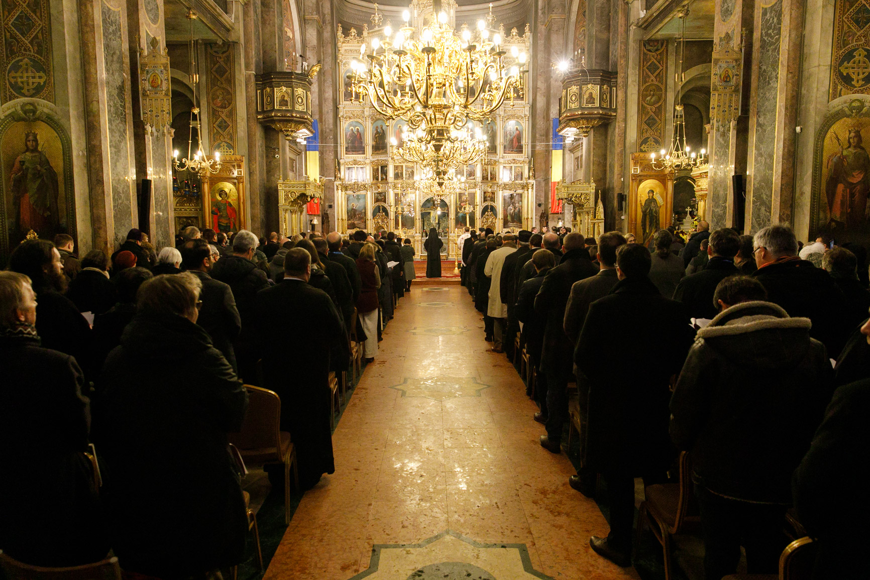 „Cercetători ori oameni de profesie, dorim fiecare să contribuim cu o iotă la viaţa Bisericii” „Cercetători ori oameni de profesie, dorim fiecare să contribuim cu o iotă la viaţa Bisericii”