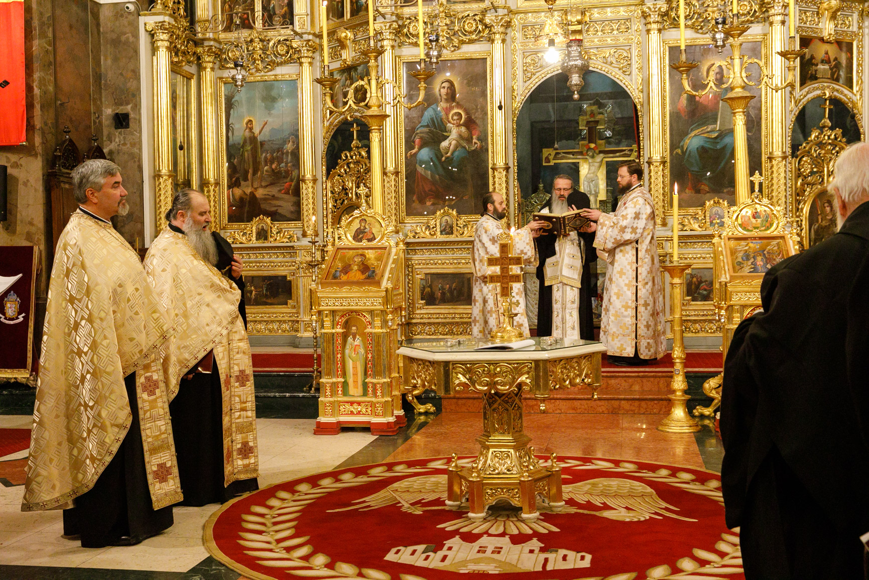 „Cercetători ori oameni de profesie, dorim fiecare să contribuim cu o iotă la viaţa Bisericii” „Cercetători ori oameni de profesie, dorim fiecare să contribuim cu o iotă la viaţa Bisericii”