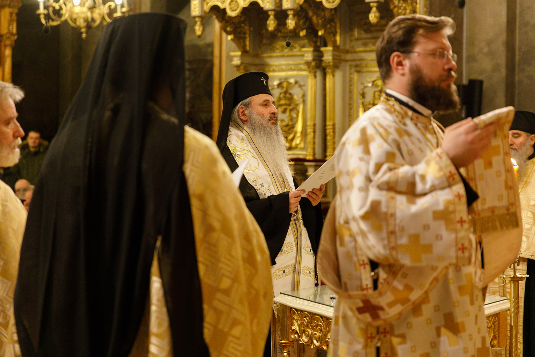 „Cercetători ori oameni de profesie, dorim fiecare să contribuim cu o iotă la viaţa Bisericii” „Cercetători ori oameni de profesie, dorim fiecare să contribuim cu o iotă la viaţa Bisericii”