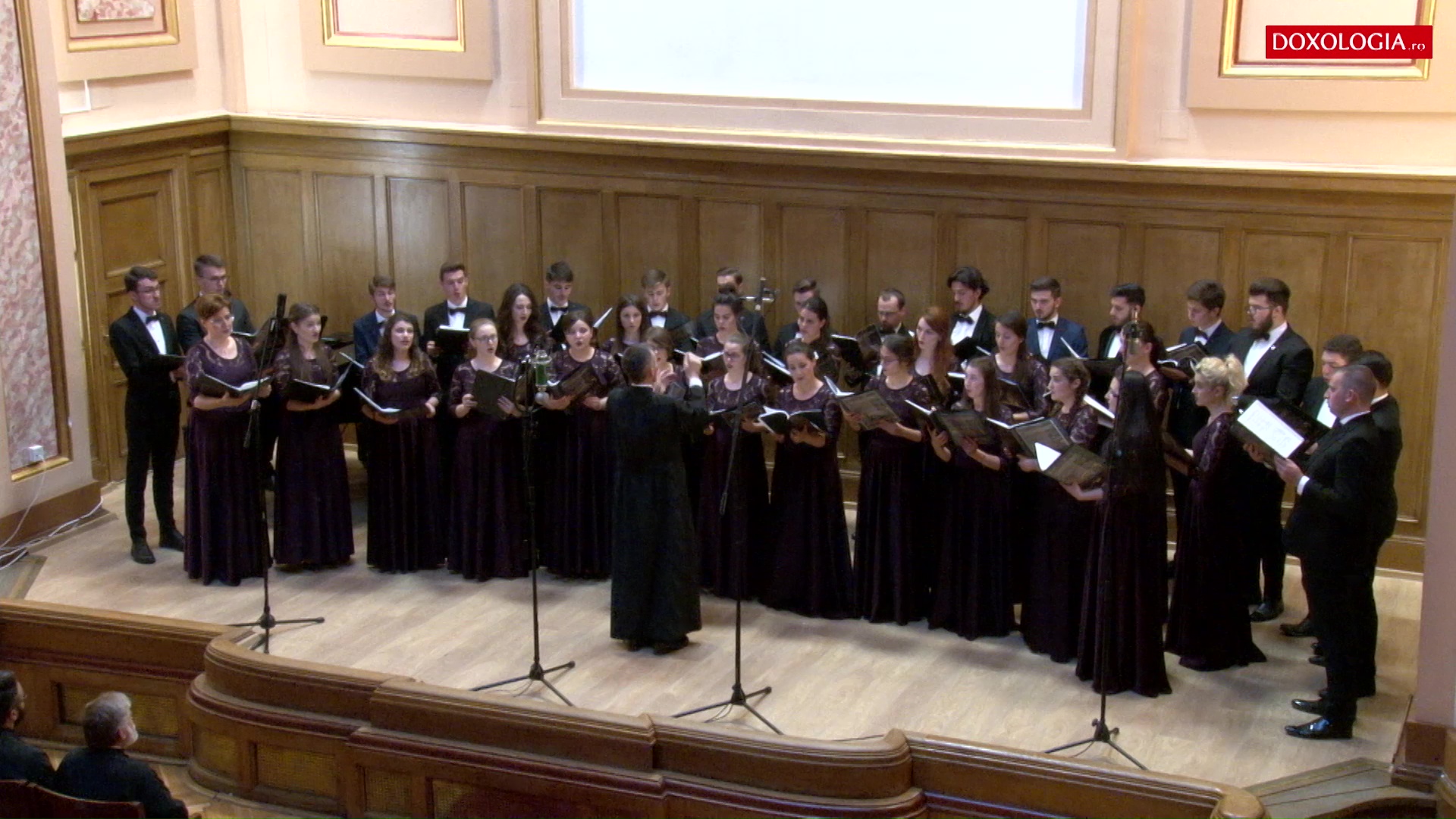 (Video) Tatăl nostru – Corala „Universitas”