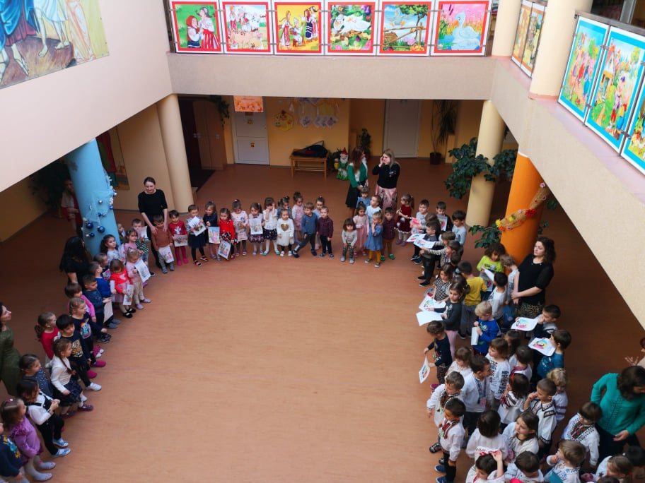 Ziua lui Eminescu, marcată la Grădiniţa şi Şcoala Primară „Sfântul Ioan cel Nou de la Suceava”