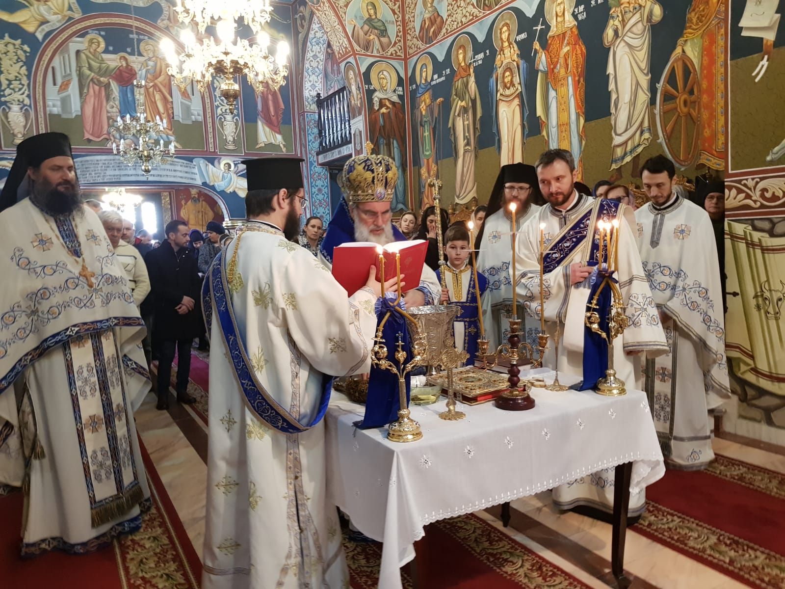 Slujbe arhiereşti la Tisa Silvestri şi la Huşi