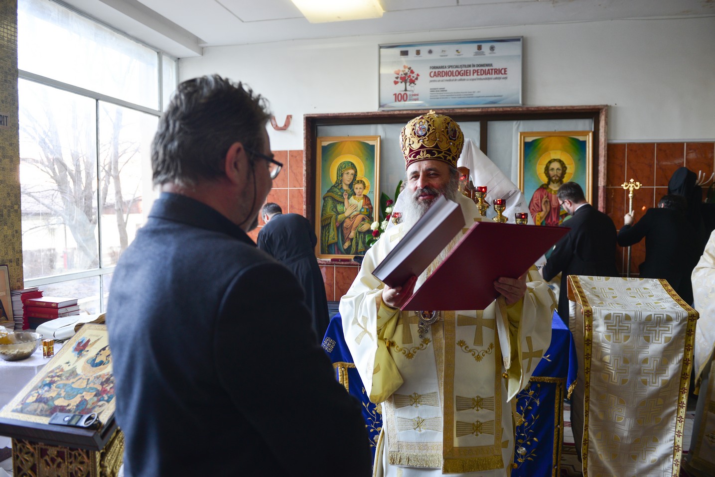 IPS Părinte Mitropolit Teofan a slujit Sfânta Liturghie la Spitalul Clinic de Urgenţă pentru Copii „Sfanta Maria” din Iași