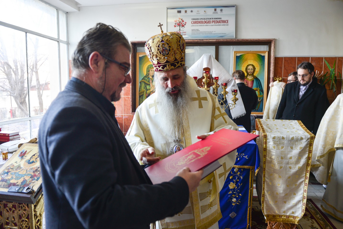 IPS Părinte Mitropolit Teofan a slujit Sfânta Liturghie la Spitalul Clinic de Urgenţă pentru Copii „Sfanta Maria” din Iași