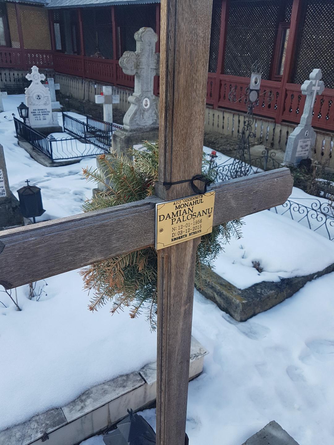 Un gând la crucea părintelui Damian de la Horaița