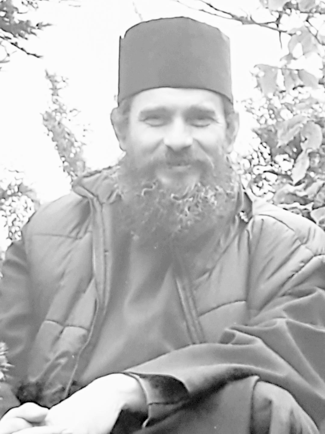 Un gând la crucea părintelui Damian de la Horaița