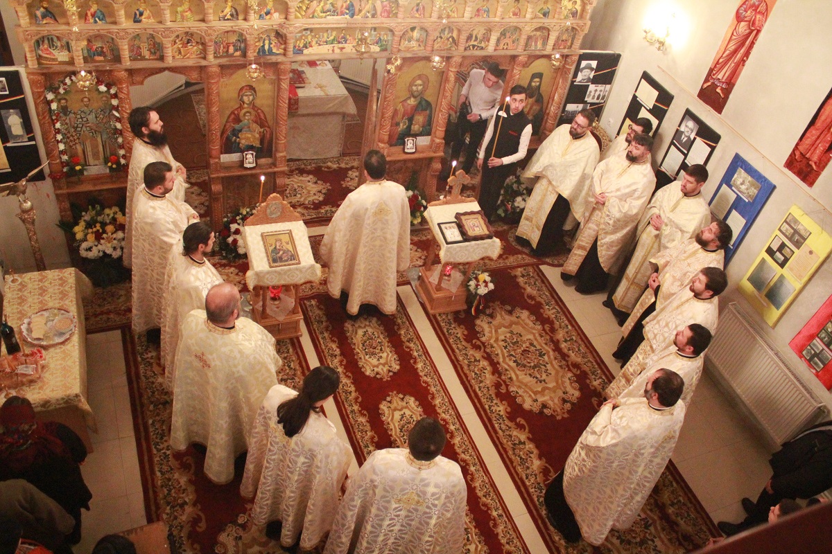 Sfinţii Trei Ierarhi prăznuiţi la Seminarul Teologic Dorohoi