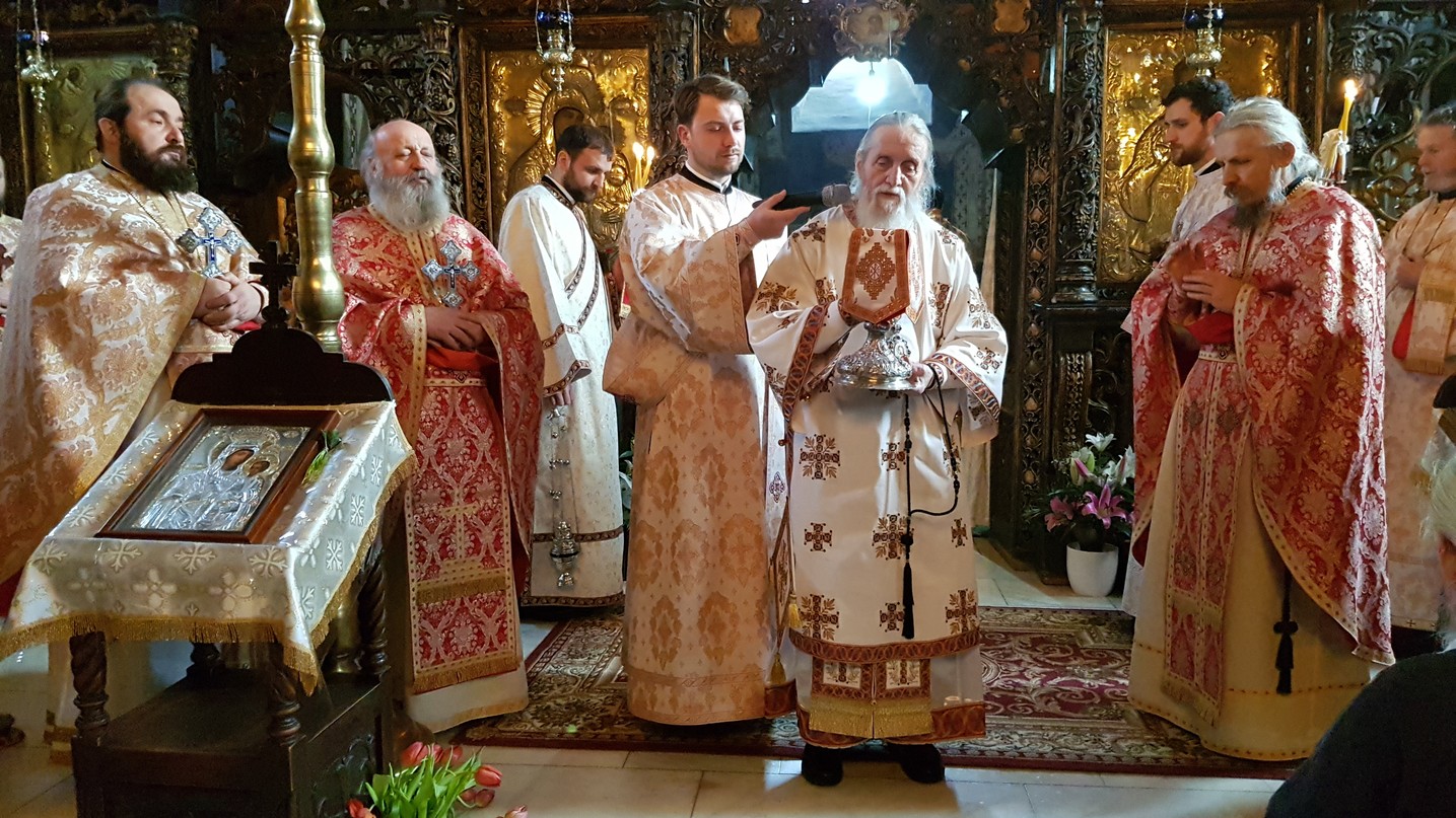 Liturghie arhierească la Suceava: „Să stăruim în rugăciunile noastre și Dumnezeu ne va da întotdeauna ceva”