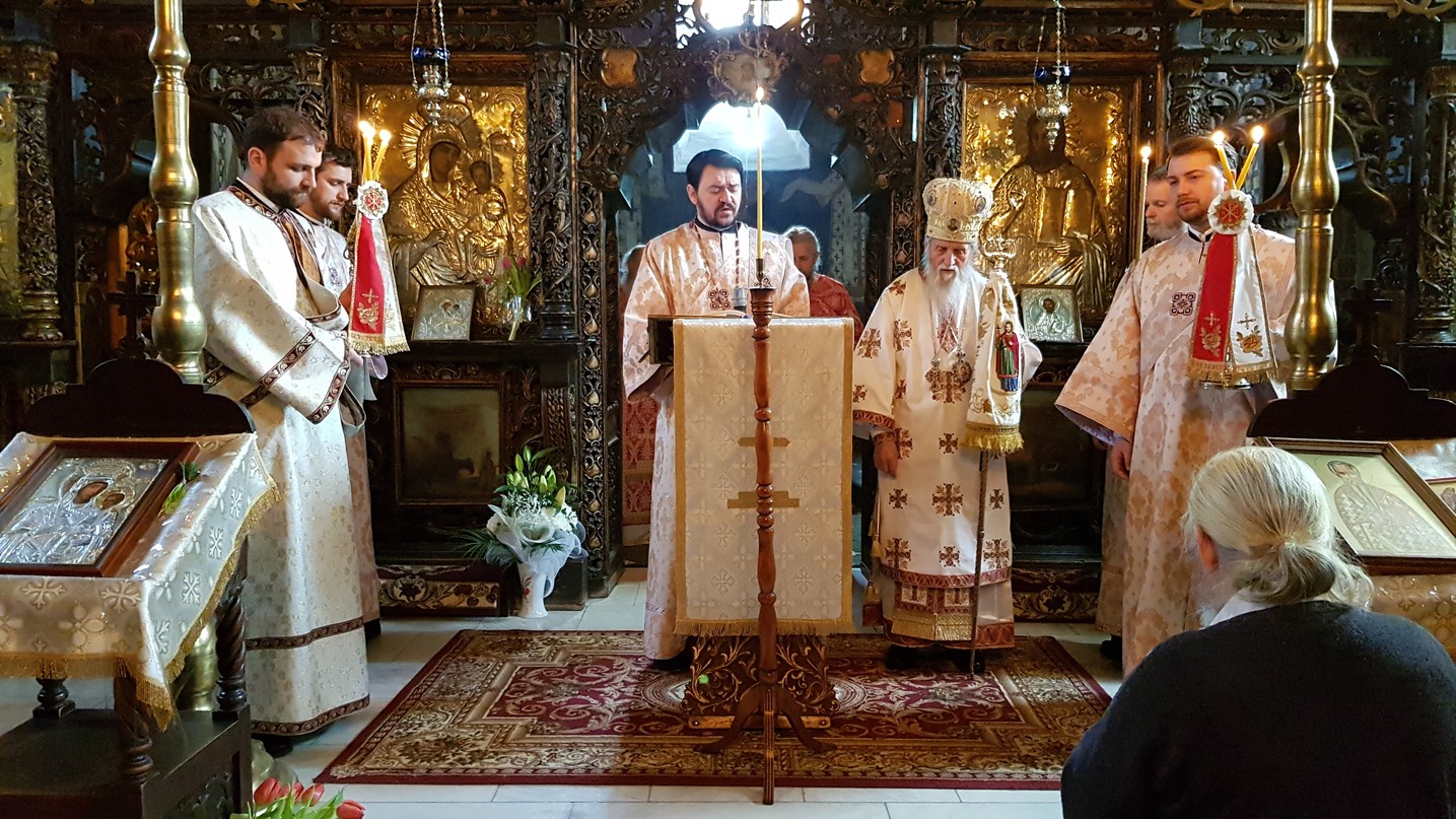 Liturghie arhierească la Suceava: „Să stăruim în rugăciunile noastre și Dumnezeu ne va da întotdeauna ceva”