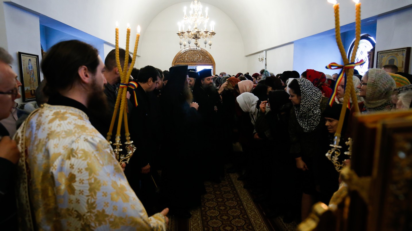 Foto: Alexandru Moroianu Liturghie cu patru arhierei la Mănăstirea Zosin din Botoșani: „Casa omului este sufletul său”