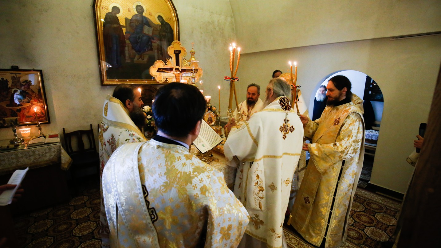 Foto: Alexandru Moroianu Liturghie cu patru arhierei la Mănăstirea Zosin din Botoșani: „Casa omului este sufletul său”