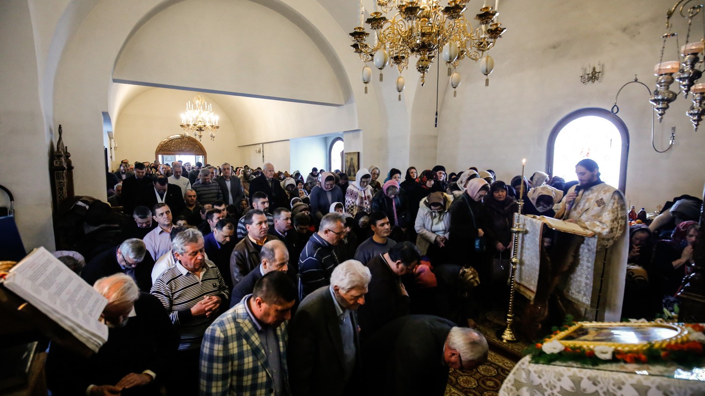 Foto: Alexandru Moroianu Liturghie cu patru arhierei la Mănăstirea Zosin din Botoșani: „Casa omului este sufletul său”