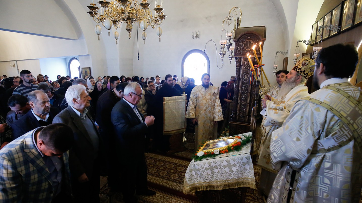 Foto: Alexandru Moroianu Liturghie cu patru arhierei la Mănăstirea Zosin din Botoșani: „Casa omului este sufletul său”