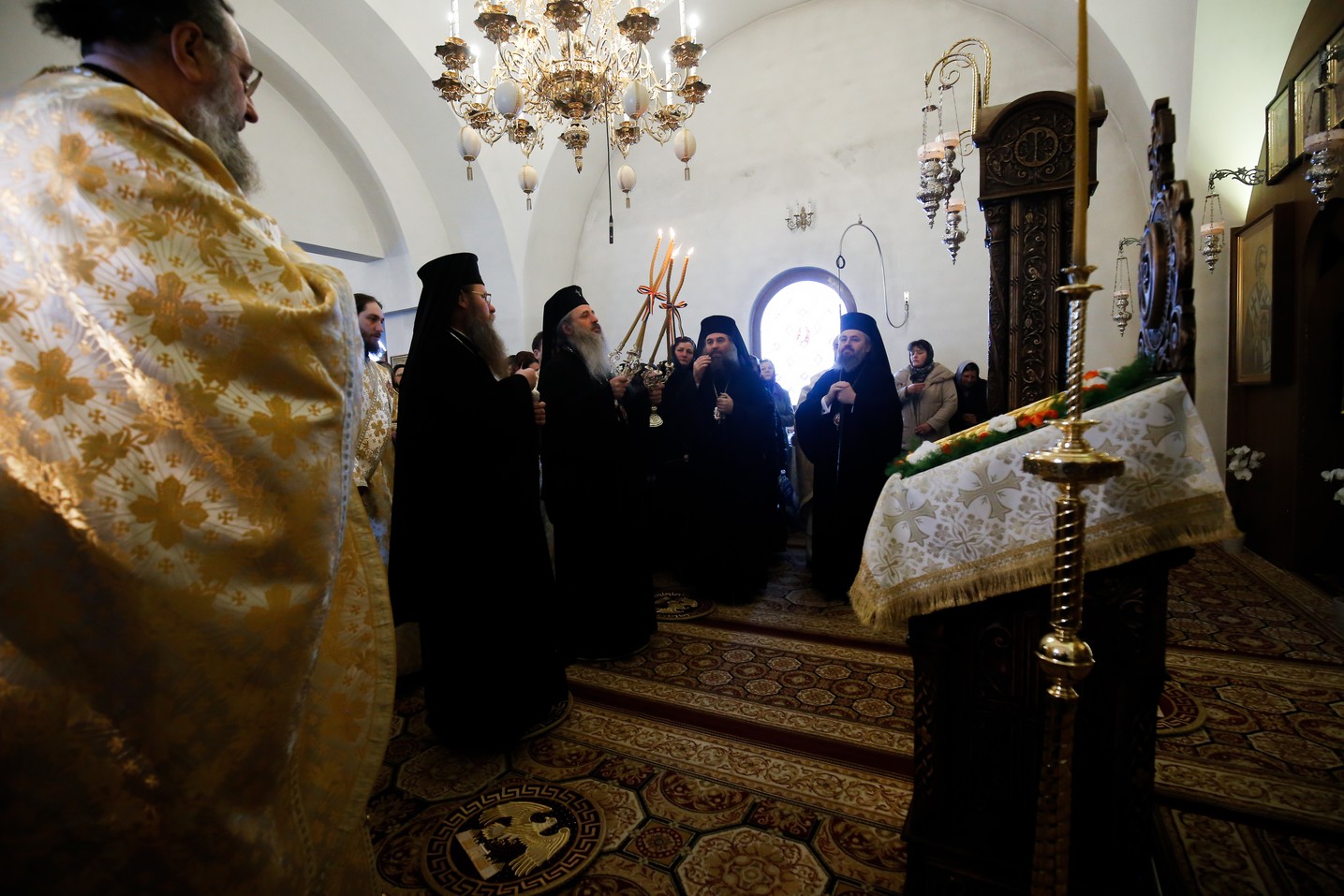Foto: Alexandru Moroianu Liturghie cu patru arhierei la Mănăstirea Zosin din Botoșani: „Casa omului este sufletul său”