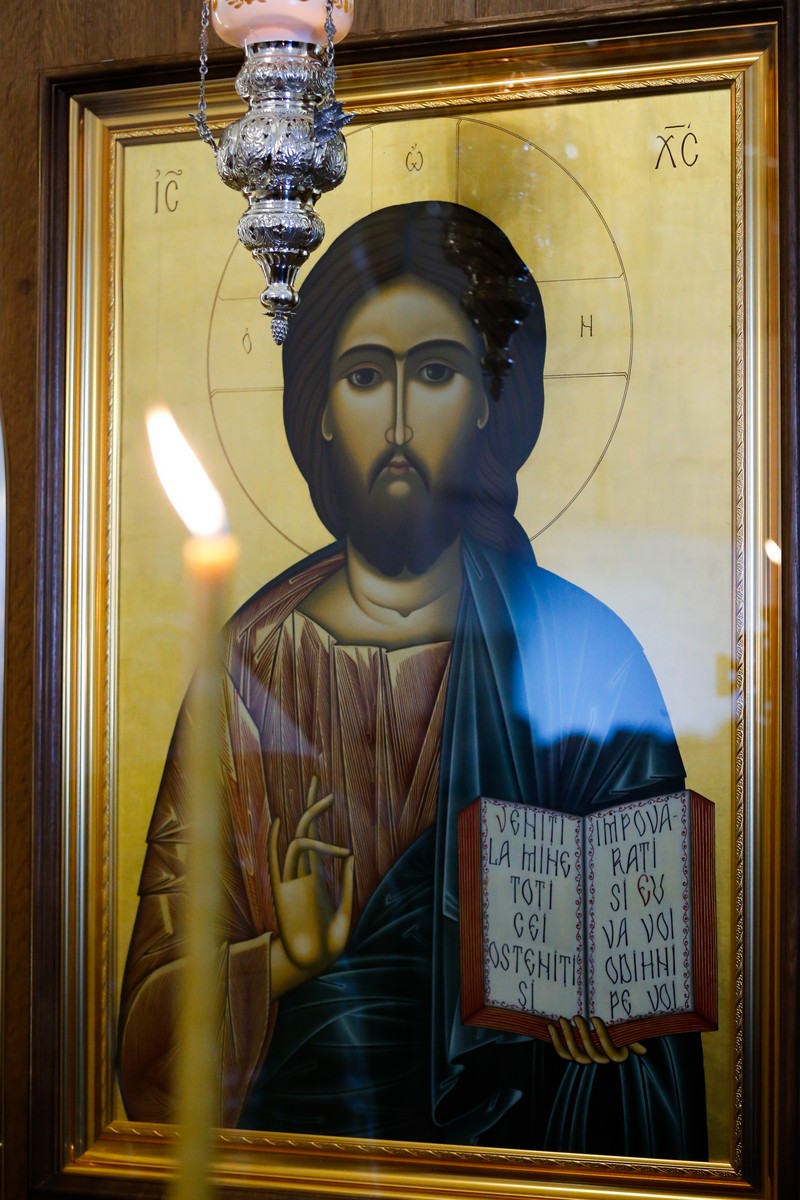 Foto: Alexandru Moroianu Liturghie cu patru arhierei la Mănăstirea Zosin din Botoșani: „Casa omului este sufletul său”