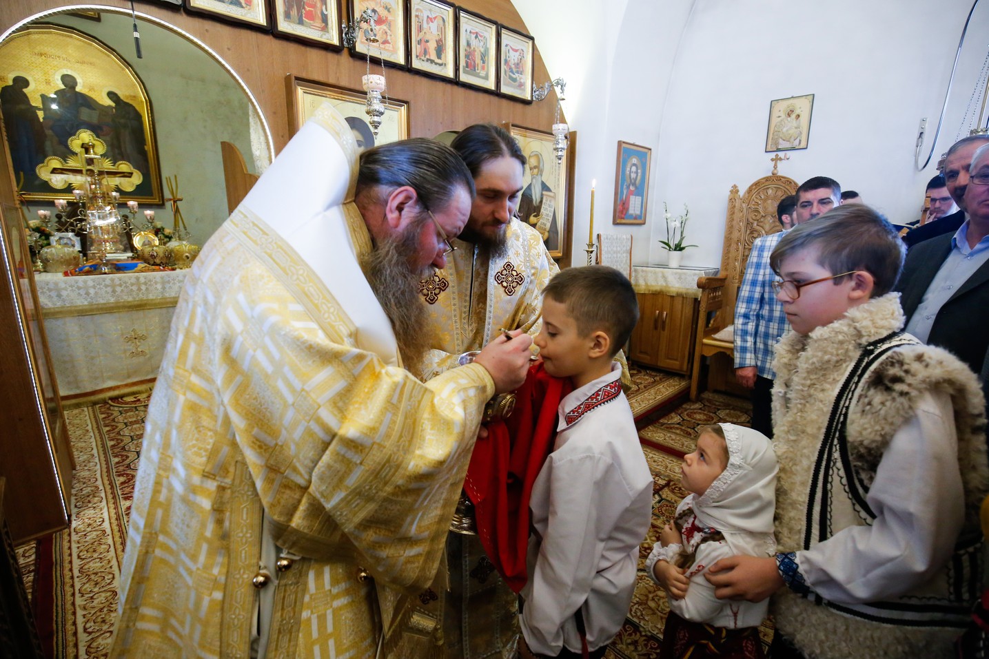 Foto: Alexandru Moroianu Liturghie cu patru arhierei la Mănăstirea Zosin din Botoșani: „Casa omului este sufletul său”