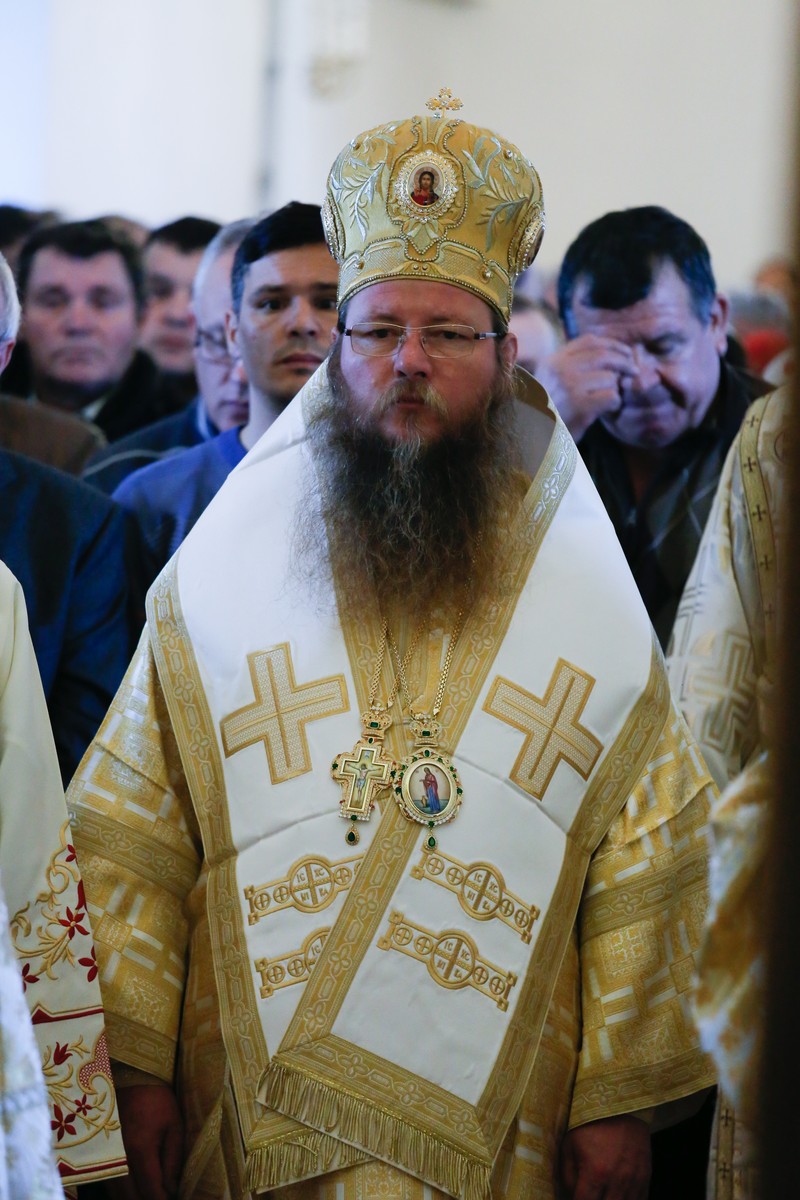 Foto: Alexandru Moroianu Liturghie cu patru arhierei la Mănăstirea Zosin din Botoșani: „Casa omului este sufletul său”