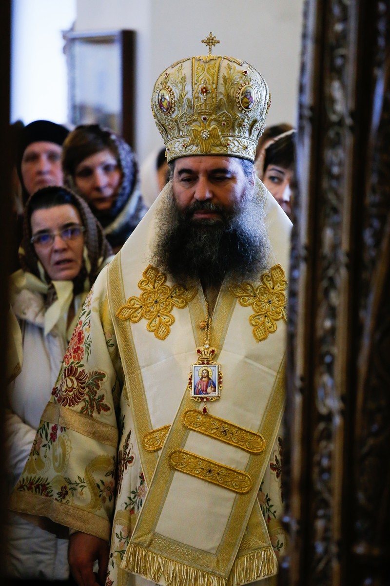 Foto: Alexandru Moroianu Liturghie cu patru arhierei la Mănăstirea Zosin din Botoșani: „Casa omului este sufletul său”