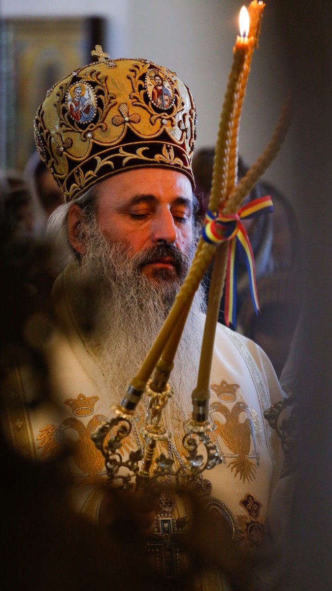 Foto: Alexandru Moroianu Liturghie cu patru arhierei la Mănăstirea Zosin din Botoșani: „Casa omului este sufletul său”
