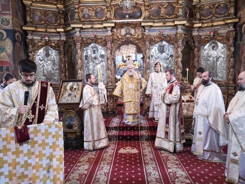 Slujbe arhiereşti în două eparhii din Moldova