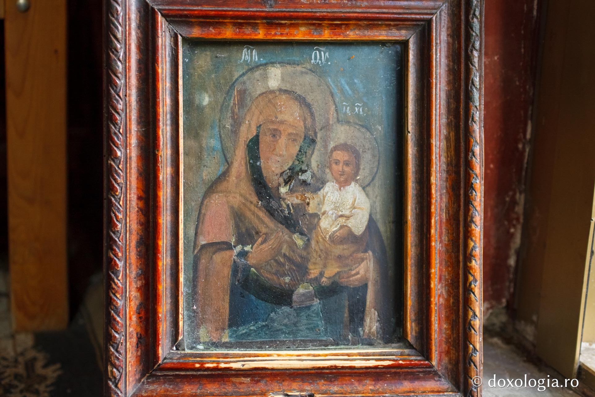 Icoana Maicii Domnului cu Pruncul, aşezată de Sfântul Iosif de la Bisericani într-un stejar (Foto: Emil Bănuți) Icoana făcătoare de minuni a Maicii Domnului de la Bisericani