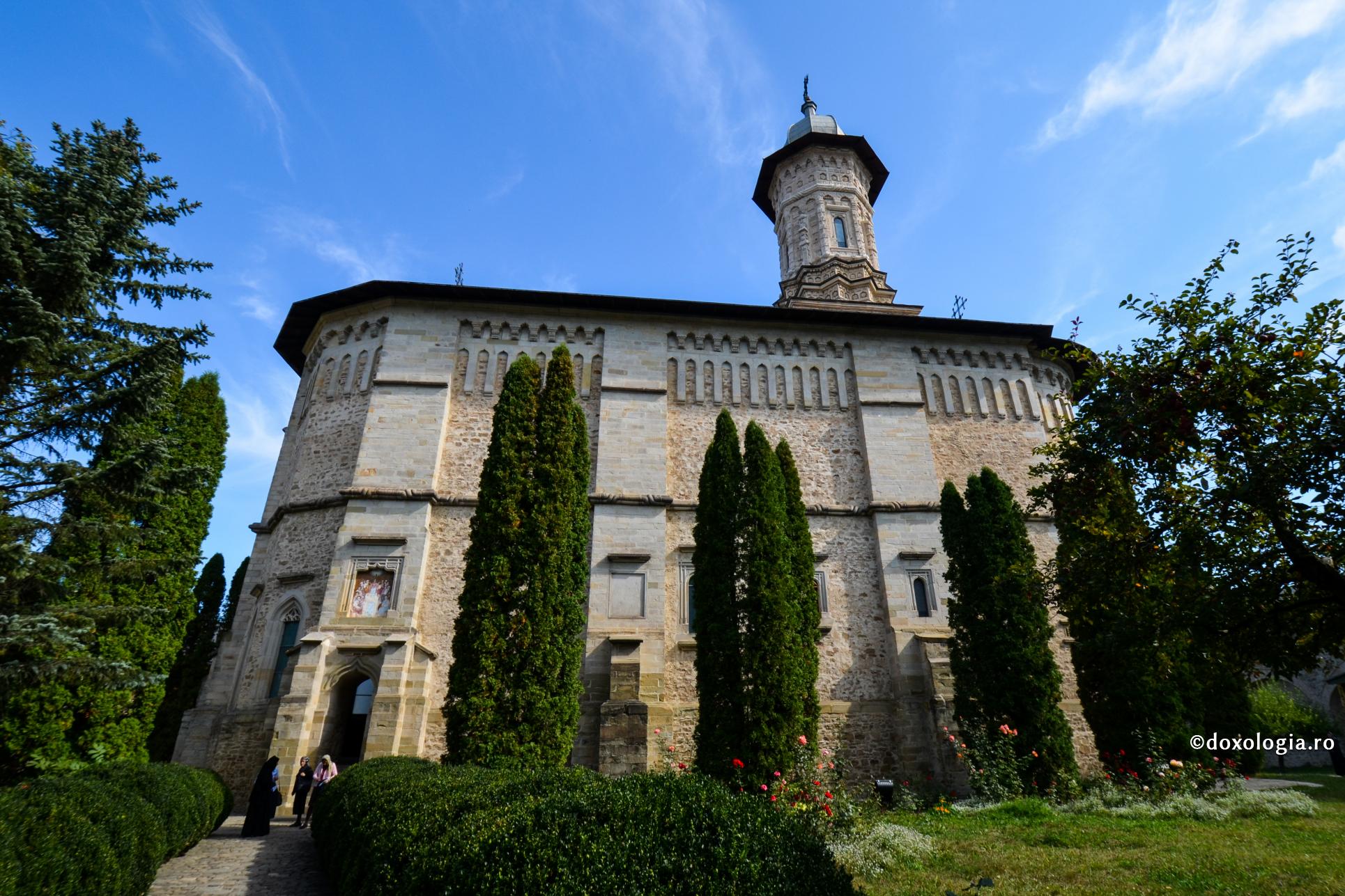 Biserica Mănăstirii Dragomirna/ Foto: Bogdan Zamfirescu Miron Barnovschi – primul domnitor martir al românilor